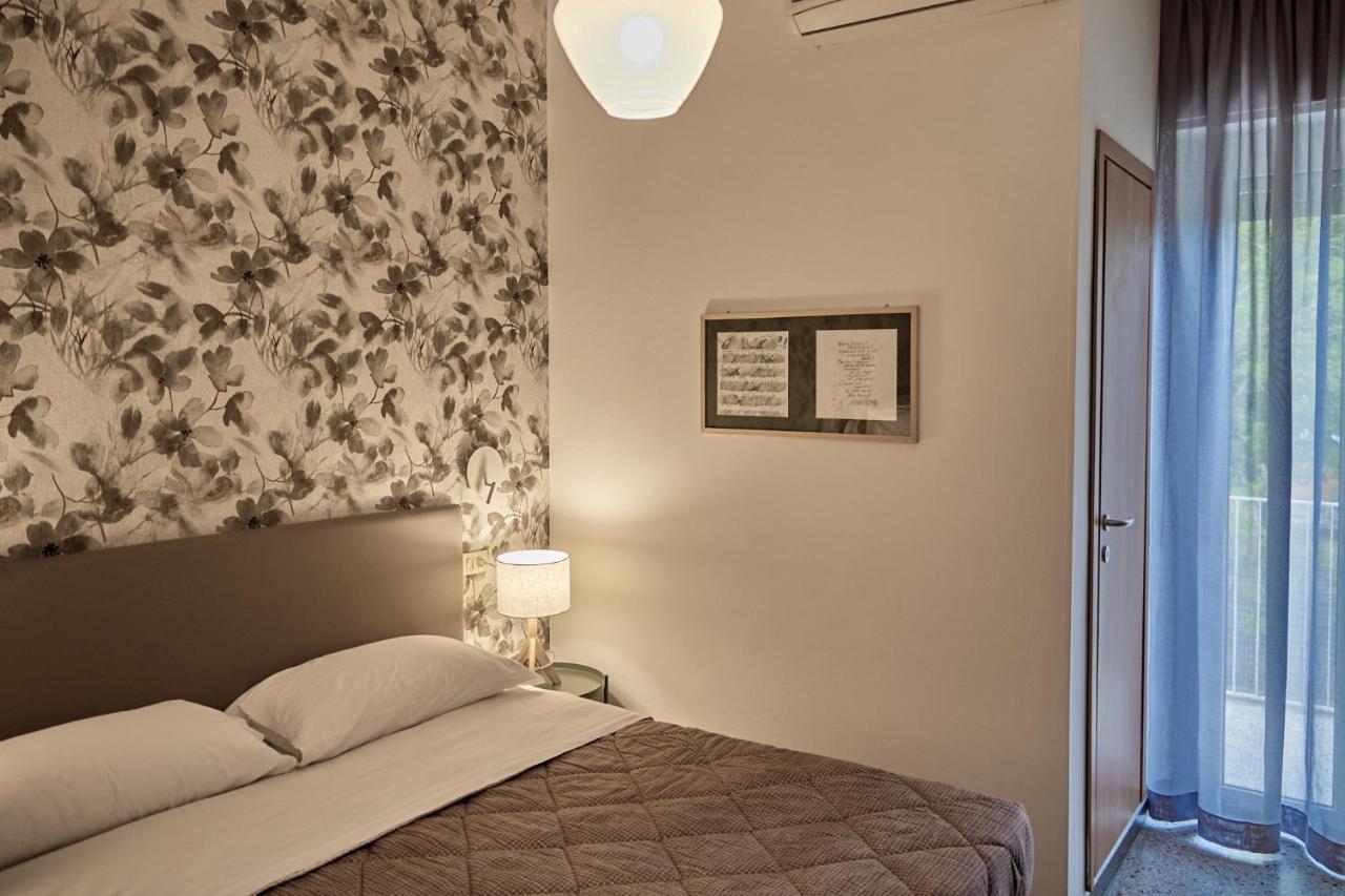רימיני Hotel Spring מראה חיצוני תמונה